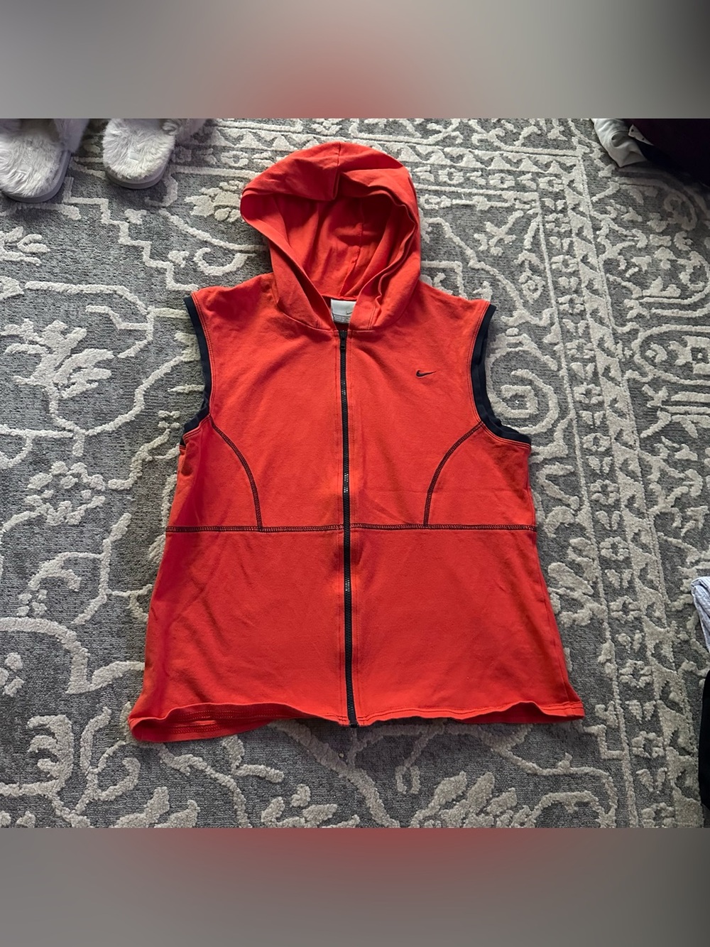 Nike Women’s Red Sleeveless Zip Hood (vintage)